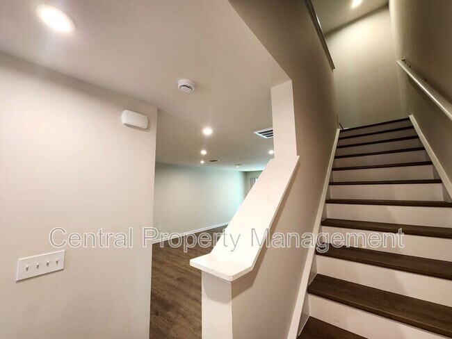 Building Photo - 165 Sarnesfield Wy