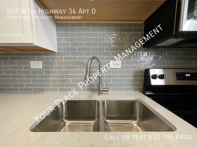 Building Photo - Newly Renovated! 2 Bed, 1 Bath Apartment -...