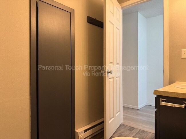 Building Photo - 2131 2nd Ave E