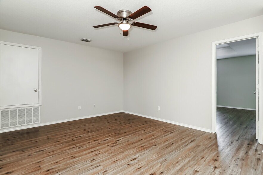 Building Photo - 11911 Pure Silver