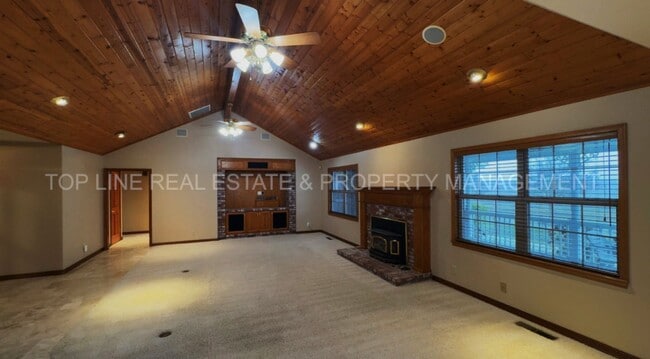 Building Photo - Beautiful Country Custom Home For Rent in Corcoran!