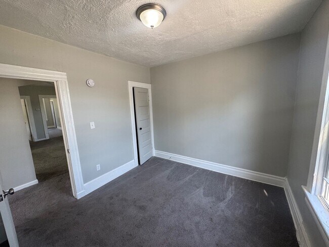 Building Photo - 4068 E 74th St