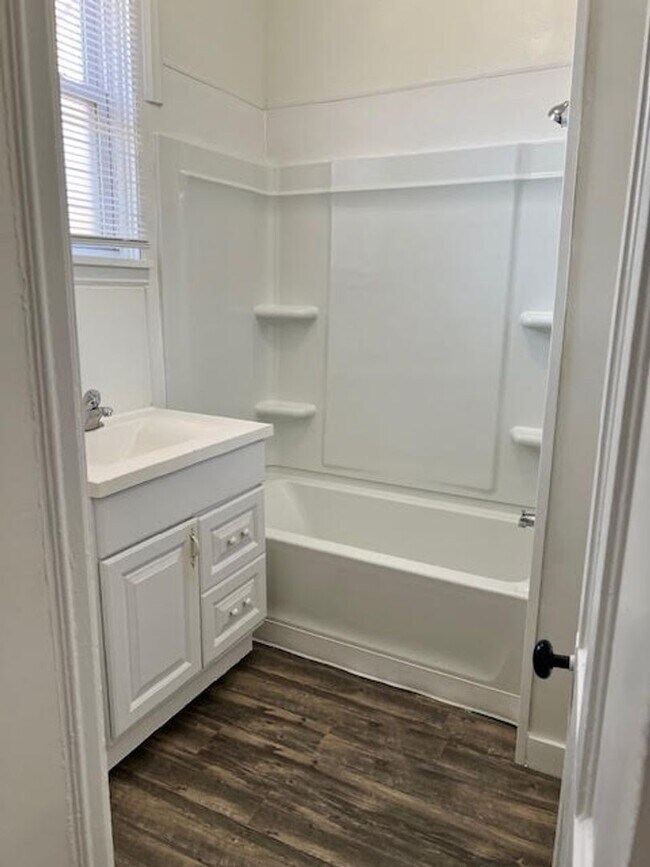 Building Photo - 1424 California Ave