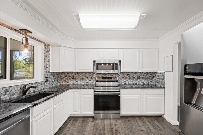 Building Photo - 1611 Madison Dr