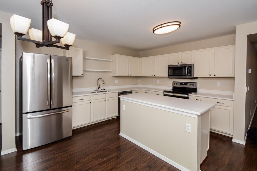 Building Photo - 15331 W Cameron Cir