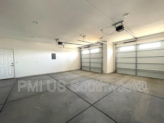 Building Photo - 2259 E Robby