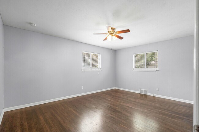 Building Photo - 3521 Jeanette Dr