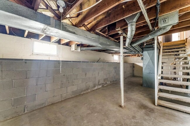 Building Photo - 628 N Broadview Ave