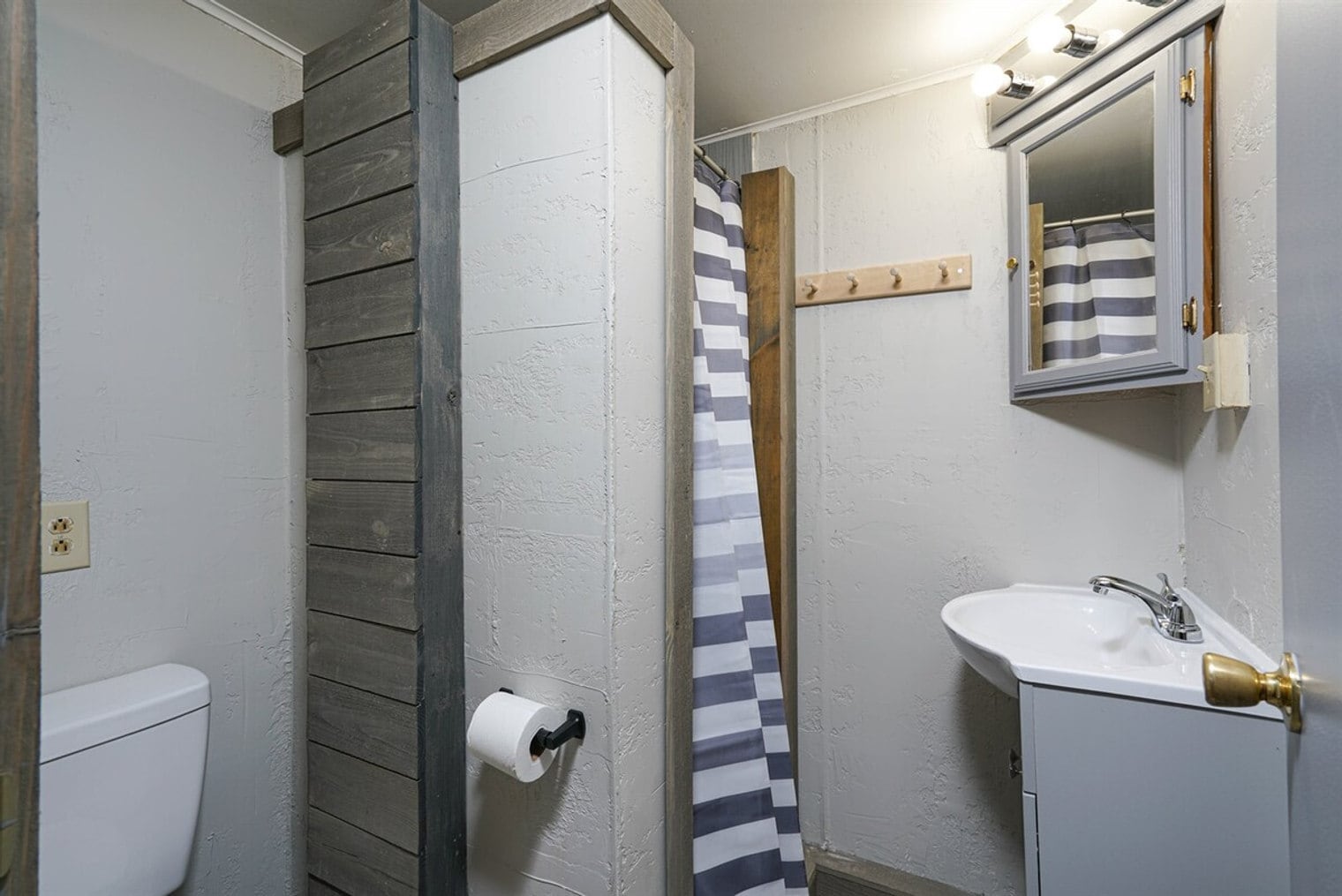 Building Photo - 72 Faulkner Rd