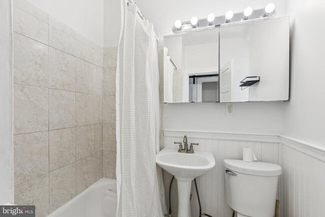 Building Photo - 1830 Manning St