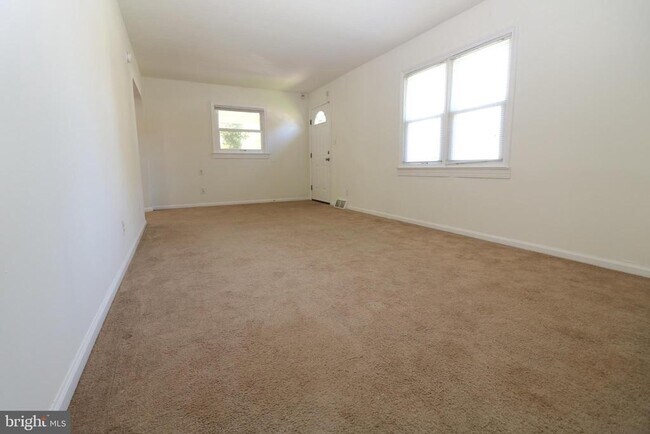 Building Photo - 218 Webbs Ln
