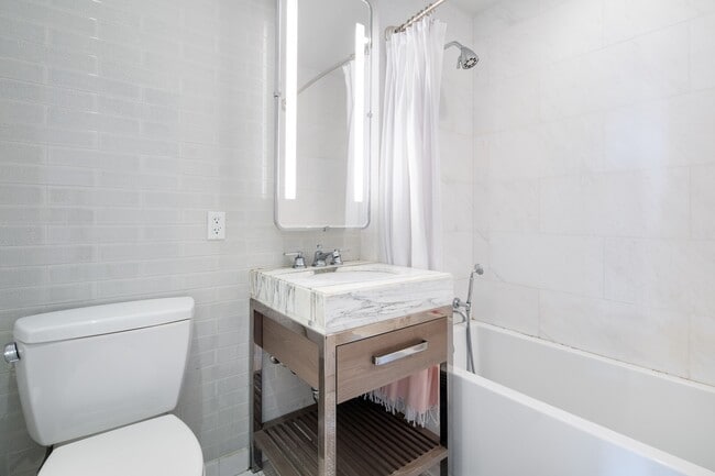 Building Photo - 389 E 89th St