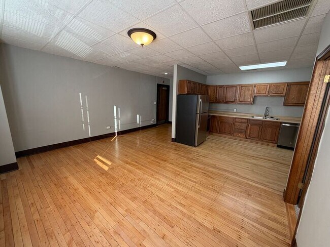 Building Photo - 5402 S 77th St