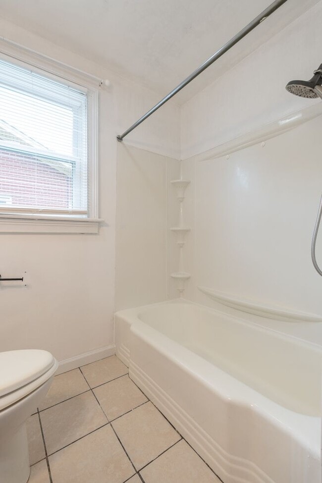 Building Photo - MOVE IN READY 3 Bedroom in Chesapeake!