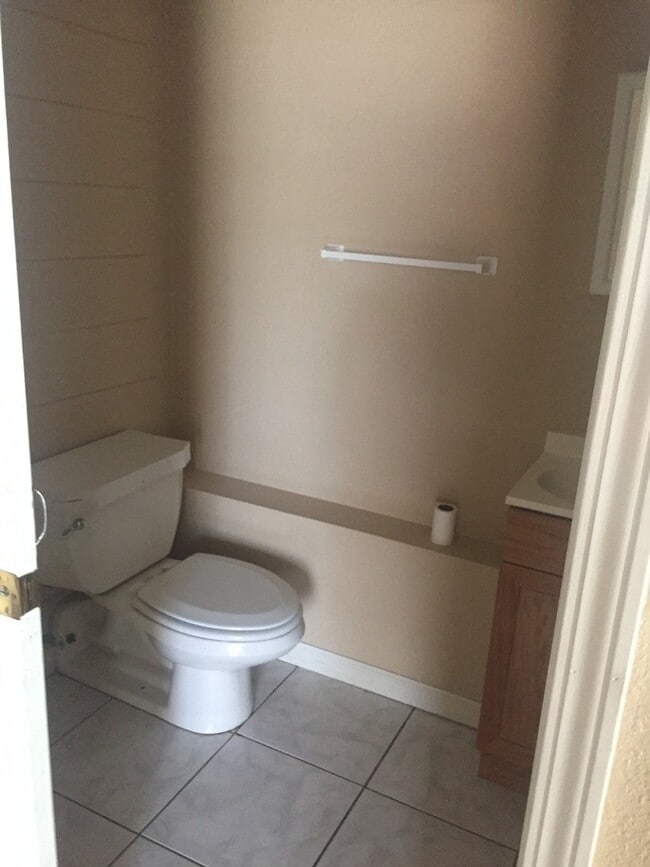 Building Photo - 3 Bedroom 1.5 Bathroom Home for Rent in the Combee Settlement Area!