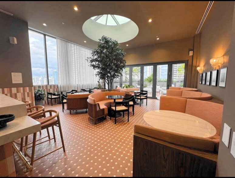 Building Photo - 601 N Miami Ave