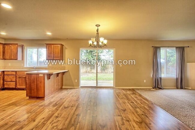 Building Photo - 3 Bed, 2.5 Bath Home with Large Bonus Room/4th Bedroom in Orchards by Prairie High School