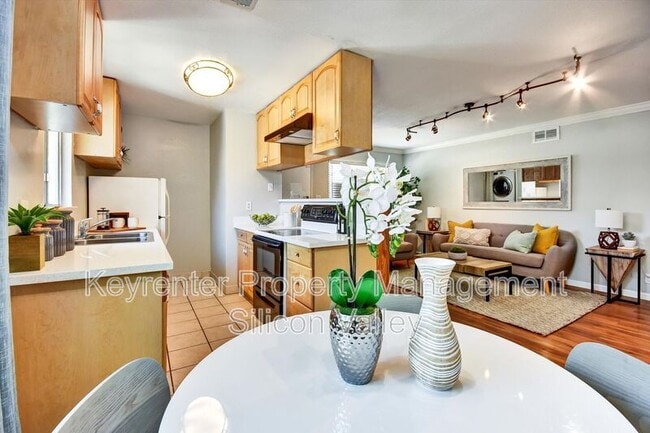 Building Photo - 329 Blossom Hill Rd