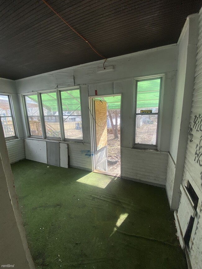 Building Photo - 3 br, 1 bath House - 2216 Northeast Monroe...