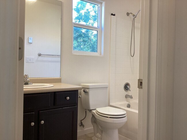 Building Photo - 1587 Etchings Way