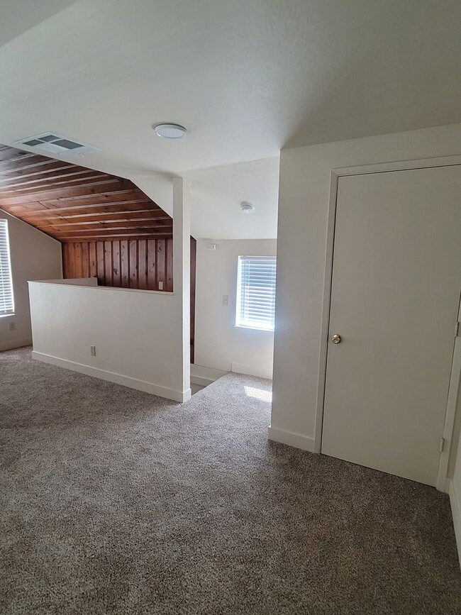 Building Photo - Quiet 1Br 1Bath in the Carmichael area