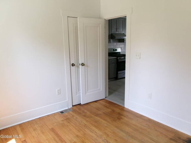 Building Photo - 1338 Parkwood Blvd