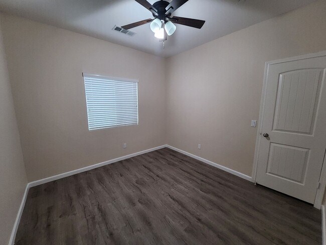 Building Photo - 5815 Pearl Ridge Dr