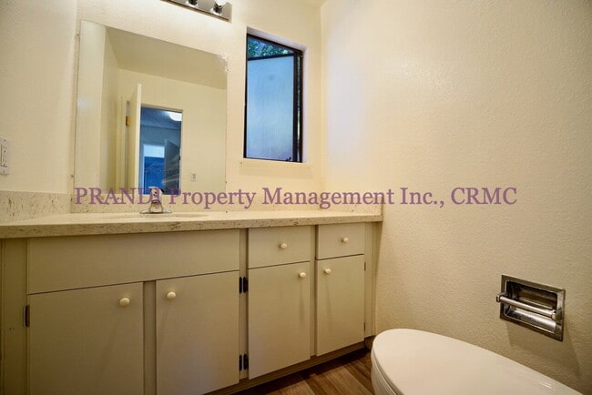 Building Photo - Corner Unit Townhouse With Recent Upgrades!