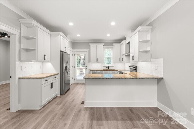 Building Photo - 712 Seldon Dr