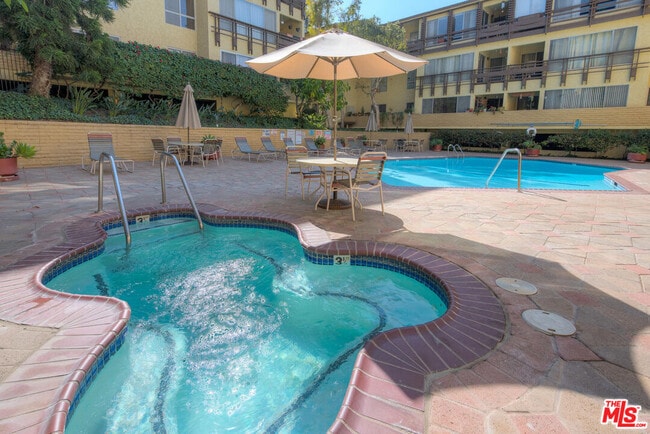 Building Photo - 5600 Kensington Wy