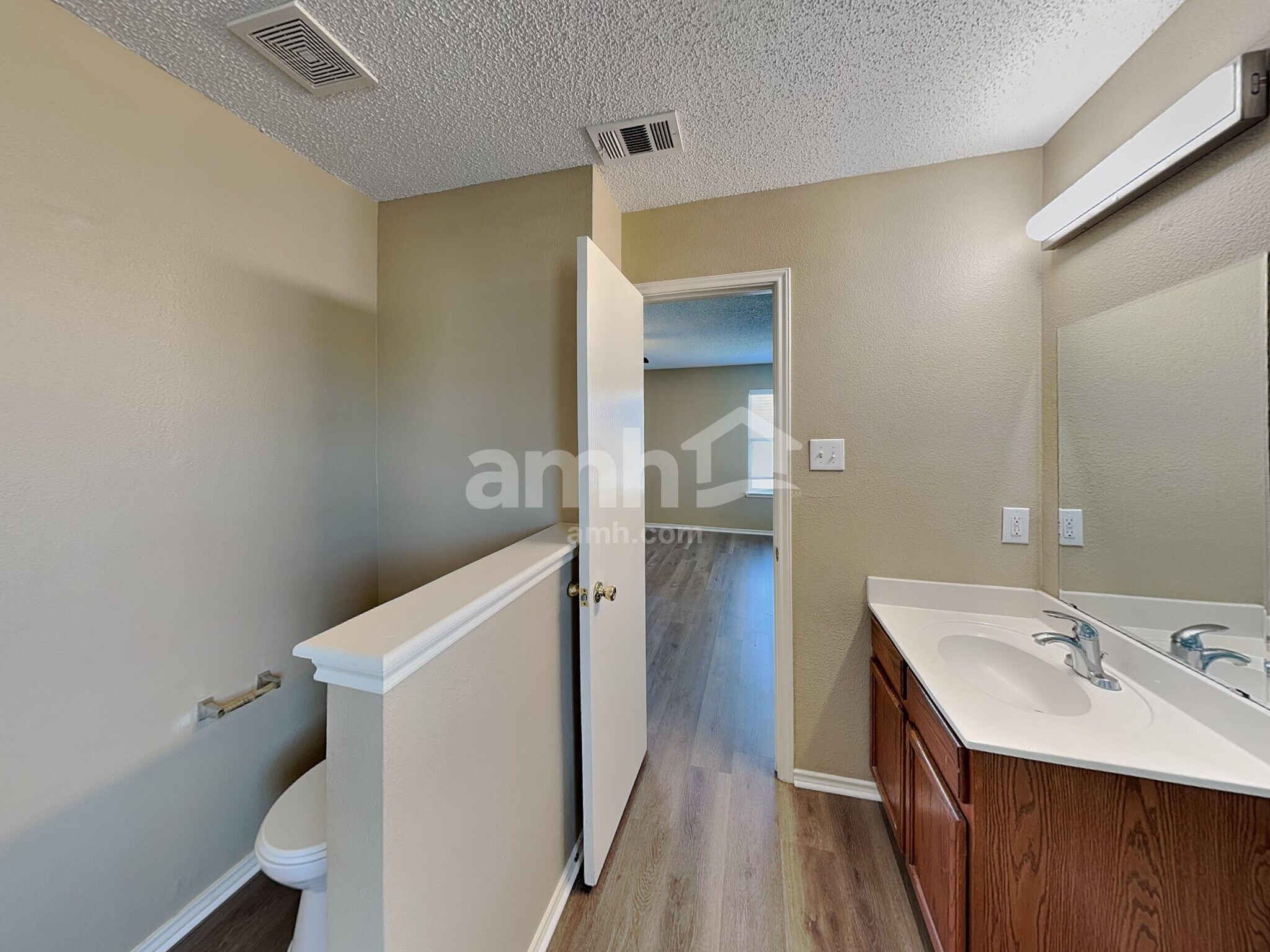 Building Photo - 321 Quail Run Rd