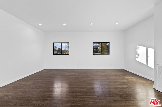 Building Photo - 3020 W 82nd St