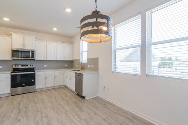 Building Photo - 15010 Scoter St