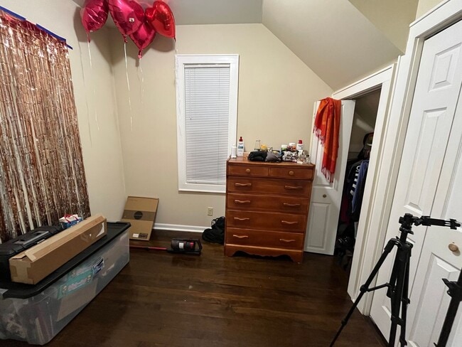 Building Photo - 1209-09B E Kane Pl