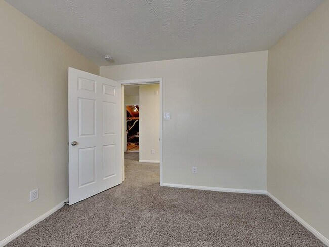 Building Photo - 20115 Goldlake Dr