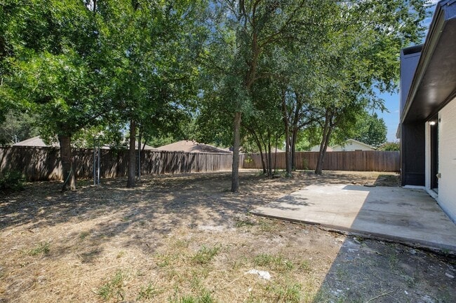 Building Photo - 3808 Yellowstone Pl