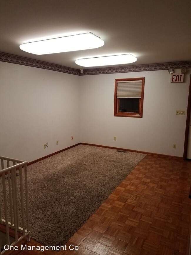 2 br, 1 bath House 153 S Paint St Rear Unit 153 S Paint St