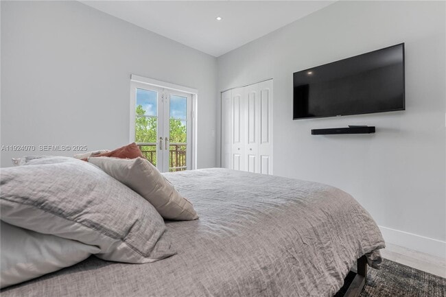 Building Photo - 18460 NE 30th Ave