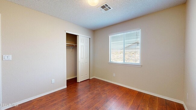 Building Photo - 1819 Shreya St