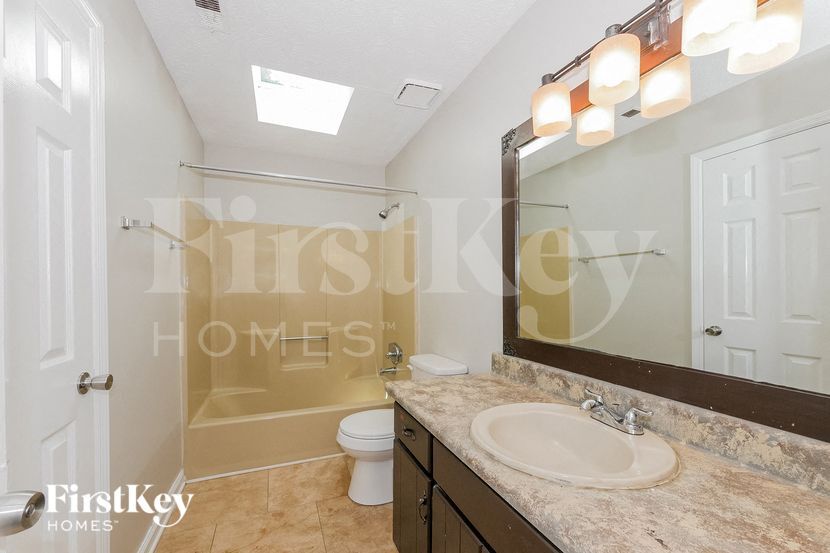 Building Photo - 180 Windsor Dr