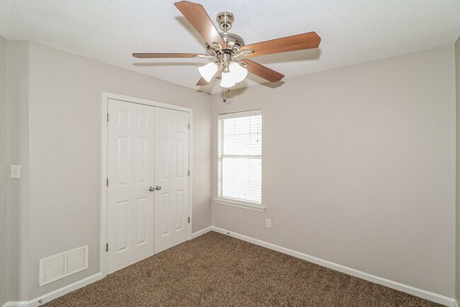 Building Photo - 2792 Shady Well