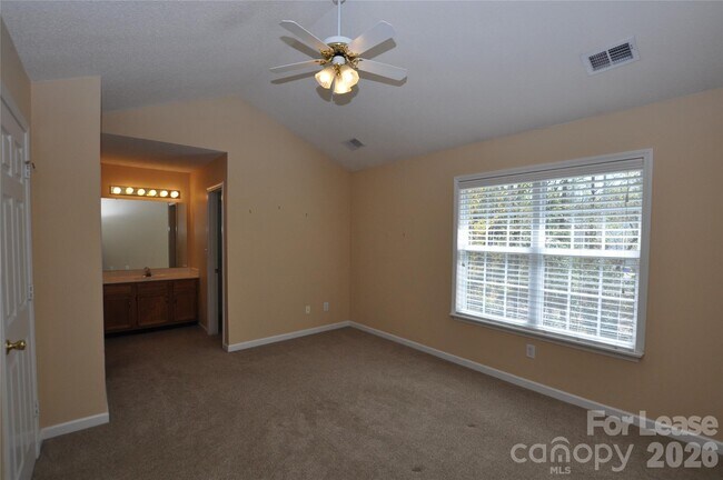 Building Photo - 8421 Southgate Commons Dr