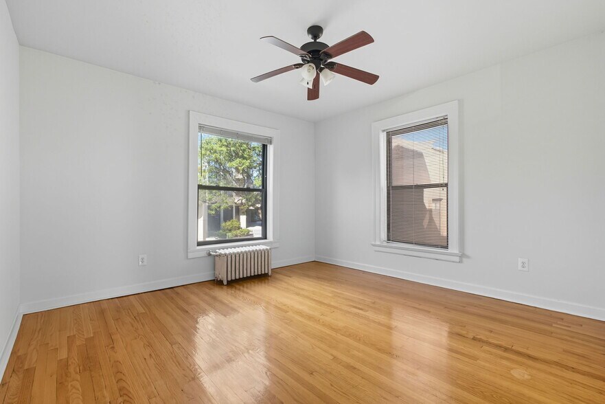 Building Photo - 3939 N Pine Grove Ave