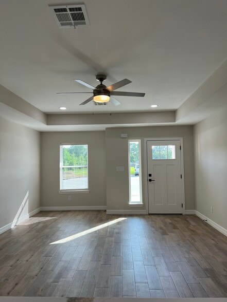 Building Photo - 575 S 28th St