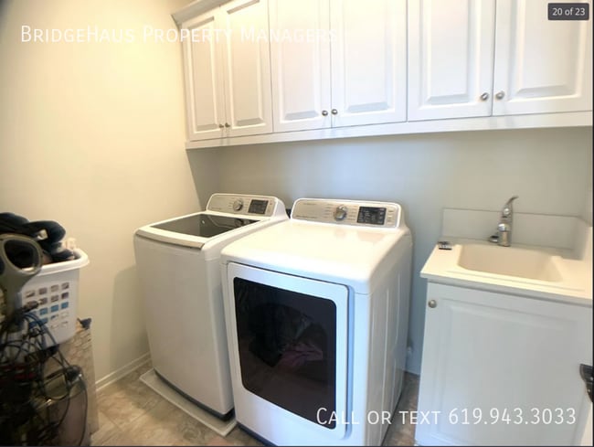 Building Photo - 1005 Cam. Aldea