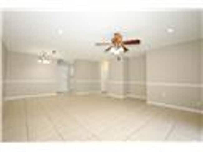 Building Photo - 204 Dorchester Square