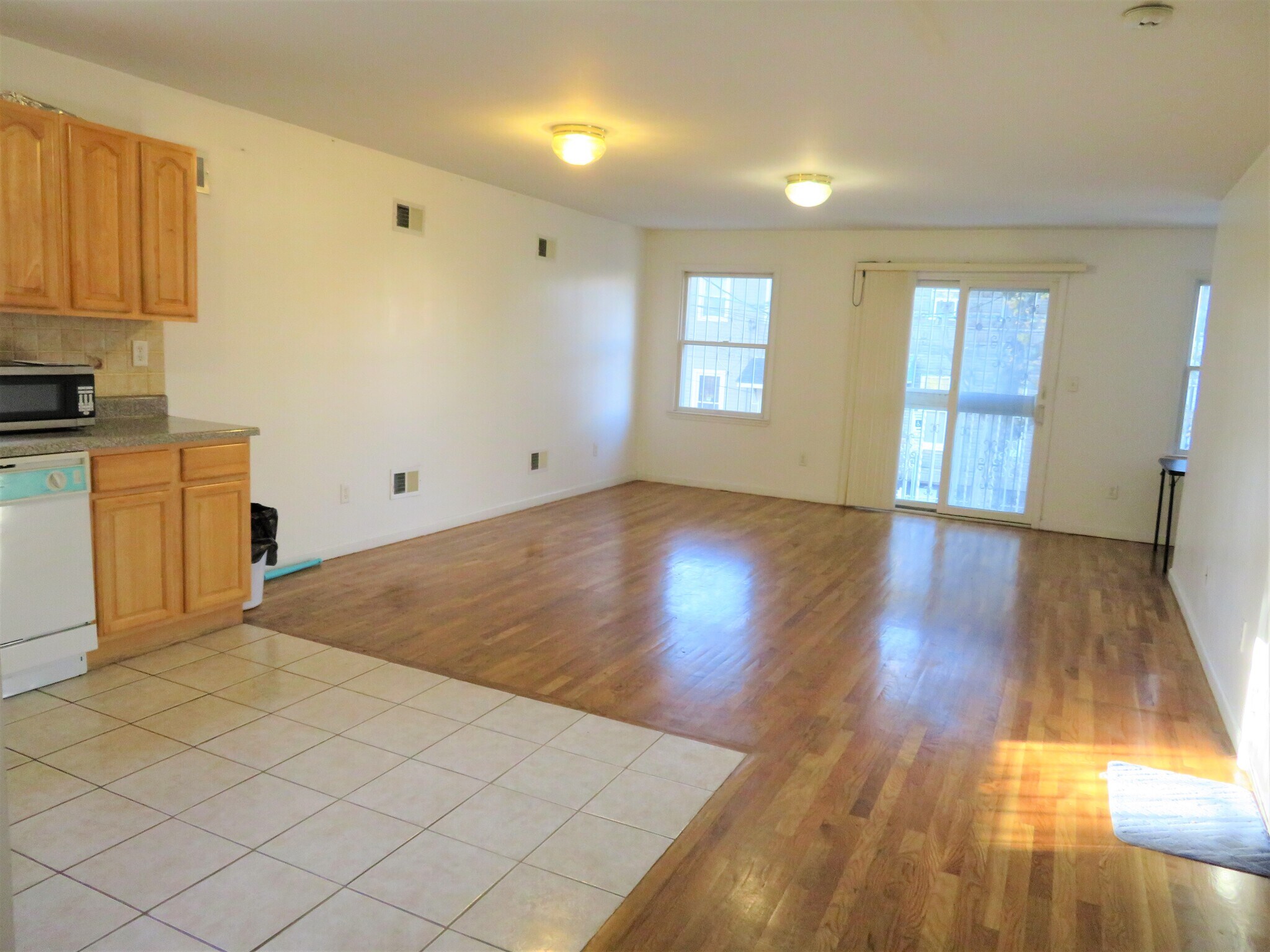 Building Photo - 14 Nevins St