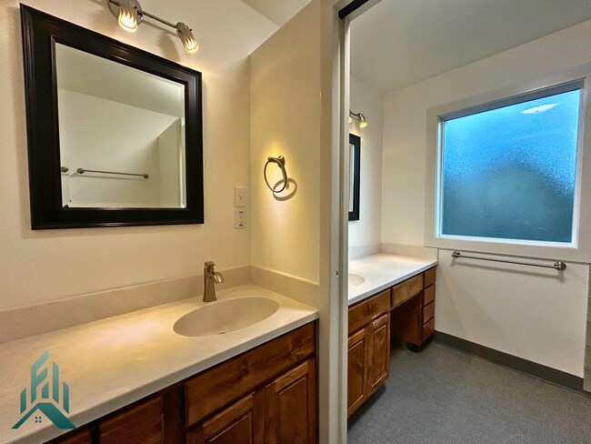 Building Photo - 1005 NW 30th St