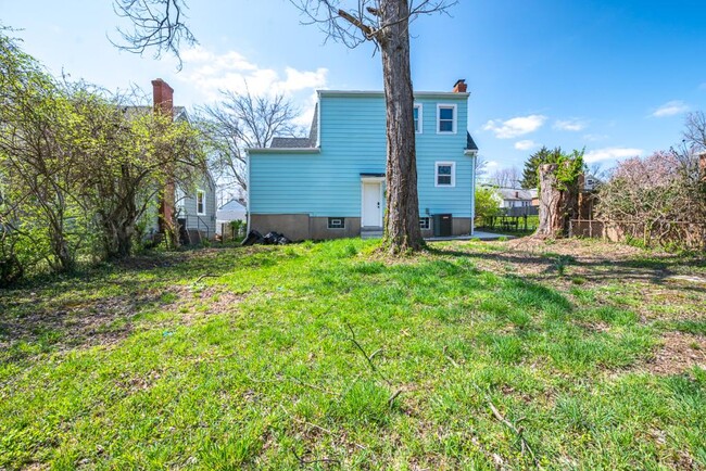 Building Photo - 6510 Hedge Ave