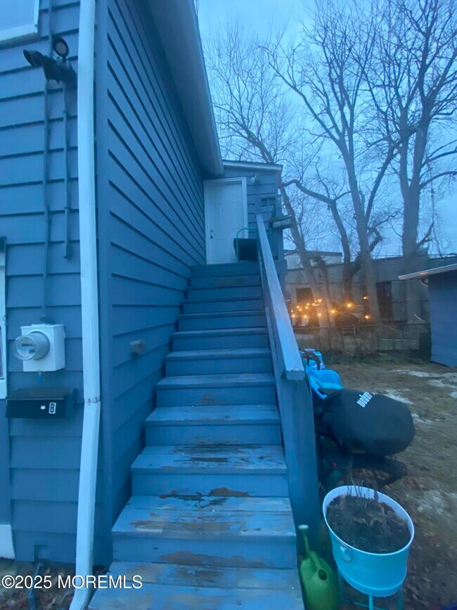 Building Photo - 309 Hume St